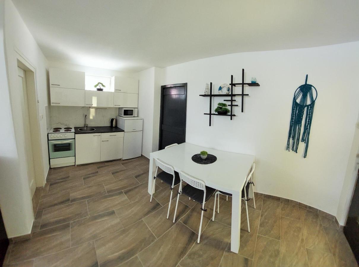 Apartments Maltasic Vir Exteriér fotografie